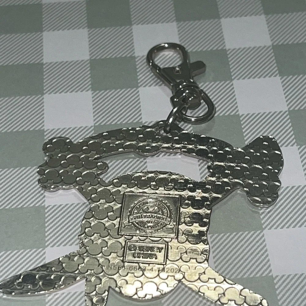 Disney Pirates of the Caribbean Skull Keychain